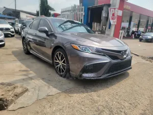 Toyota Camry SE 2022 Gray