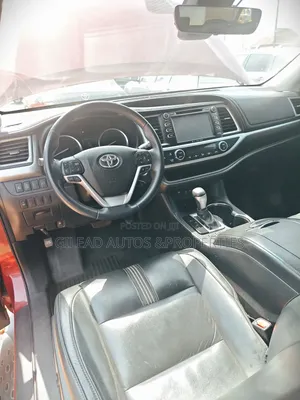 Toyota Highlander SE 4x4 V6 (3.5L 6cyl 8A) 2017 Maroon