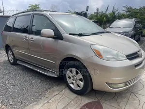 Toyota Sienna XLE FWD (3.3L V6 5A) 2004 Gold