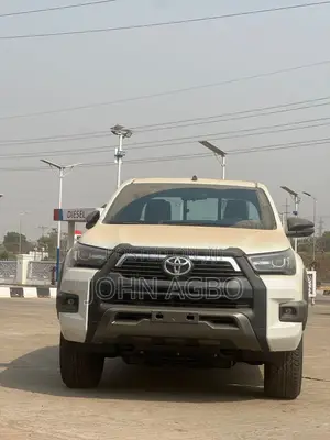 New Toyota Hilux 2025 White