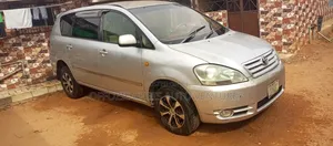 Toyota Ipsum 2010 Gold