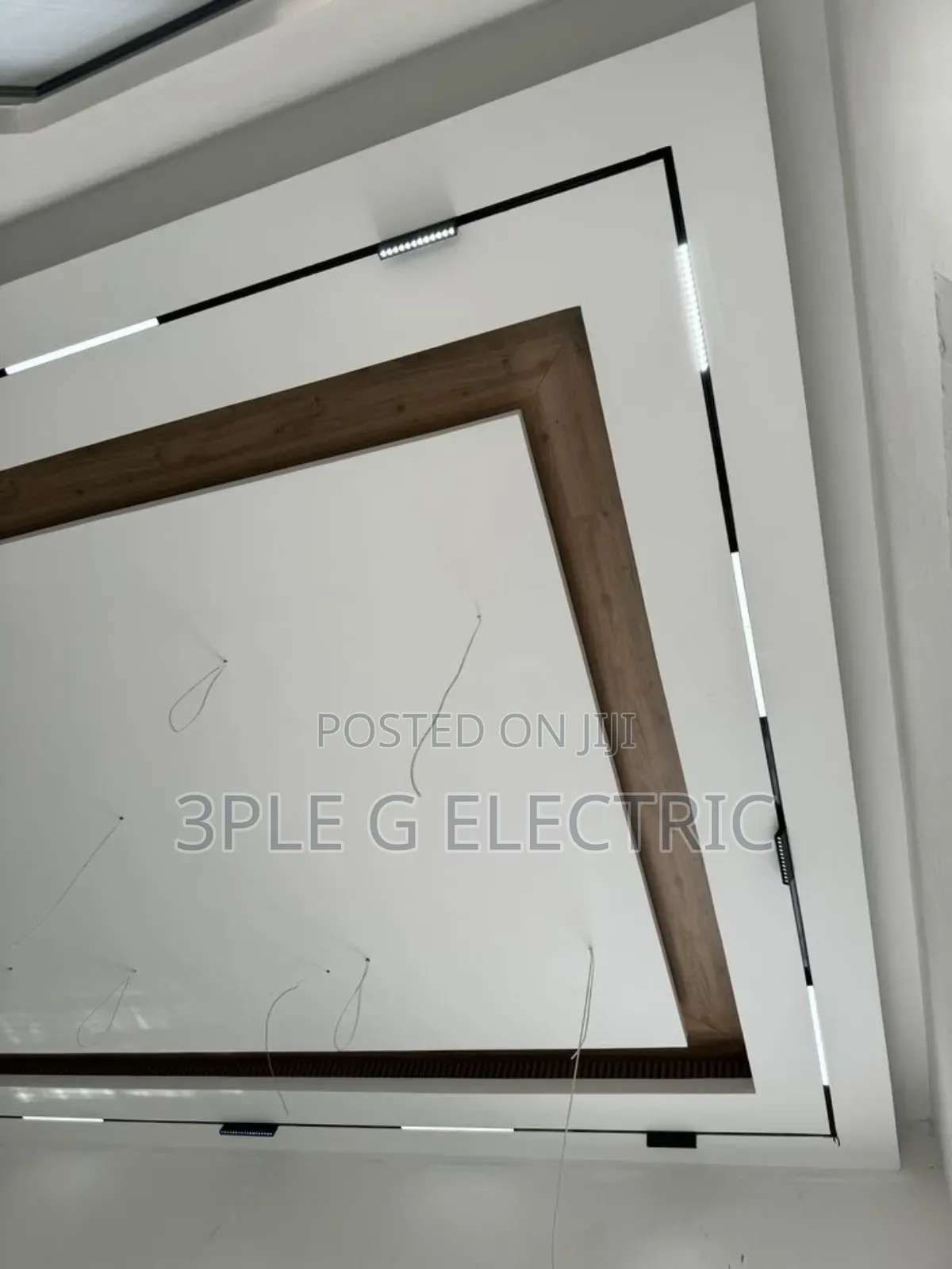 Simple Magnetic Track Light Design