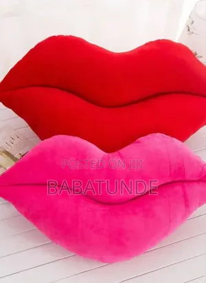 Lips Throw Pillows