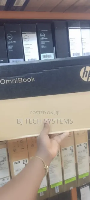 New Laptop HP OmniBook 5 Flip 8GB Intel Core I5 SSD 512GB