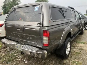 Nissan Frontier Automatic 2005 Brown