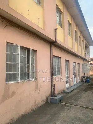 2bdrm Block of Flats in College Road, Ogba GRA for sale