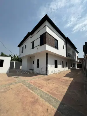 4bdrm Duplex in Agodi for sale