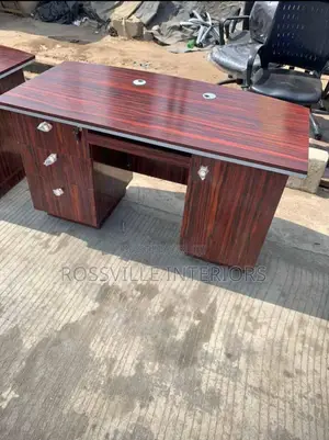 Quality Executive Wooden Office Table With Drawers