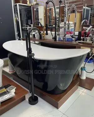White and Black Acrylic Bathtub With Tap