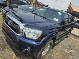 Toyota Tacoma Double Cab 4x4 4.0L V6 5-Speed Automatic 2013 Blue