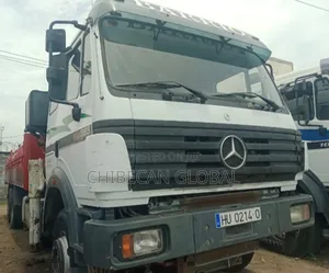 Mercedes Benz Truck With 22 Tons Hiab Crane and 10 Tyres (Tokunbo)