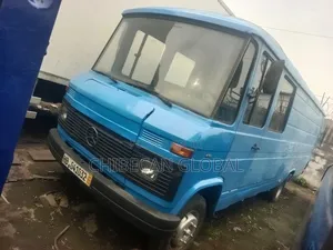 Mercedes-Benz T1/TN 1995 Blue