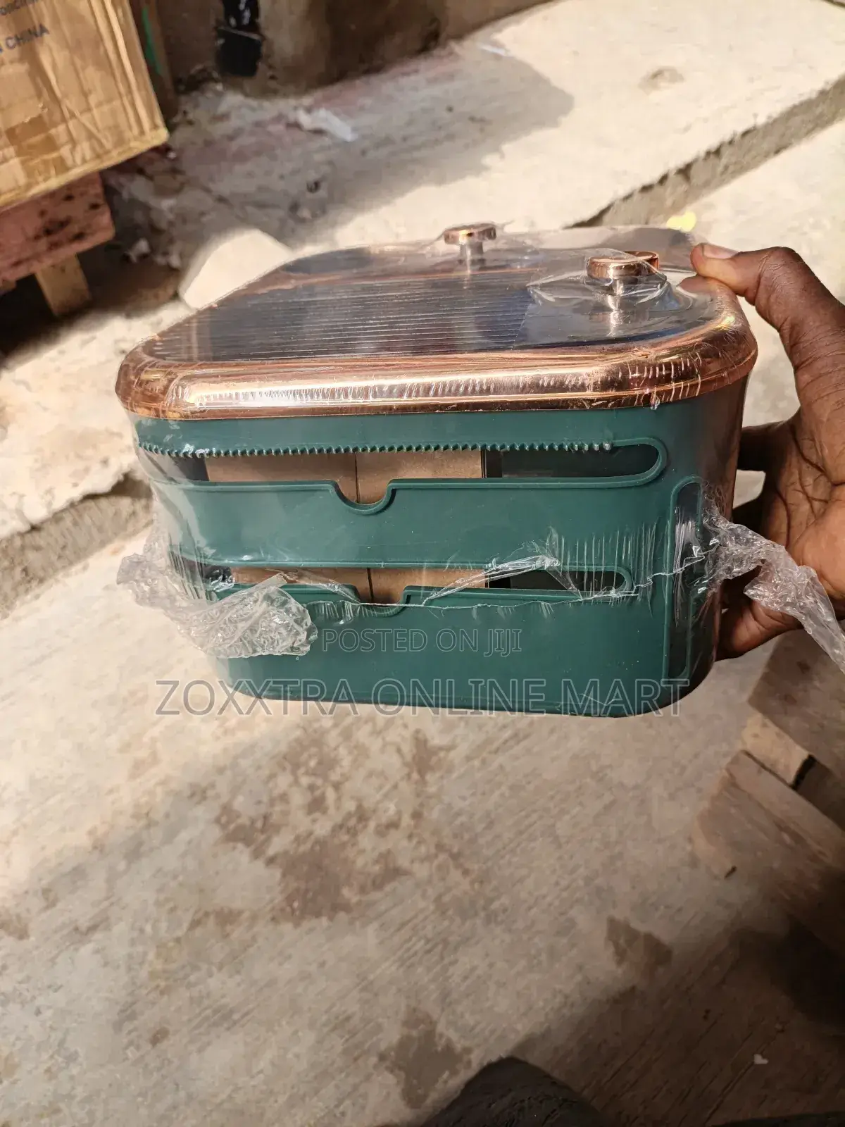 Chic Convenient: Wall-Mounted 2-Layer Tissue Box