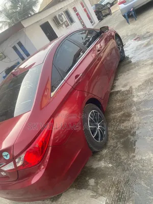 Hyundai Sonata SE 2.0T Sedan FWD (2.0L 4cyl 6A) 2011 Red