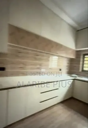 5bdrm Duplex in Estate, Gaduwa for sale