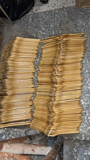 High Quality Wooden Clothes Hangers For Display