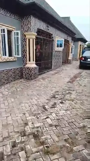 5bdrm Block of Flats in Off Apu Road for sale