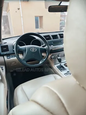 Toyota Highlander SE 2012 Gold