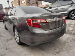 Toyota Camry XLE 4dr Sedan (2.5L 4cyl 6A) 2014 Gray
