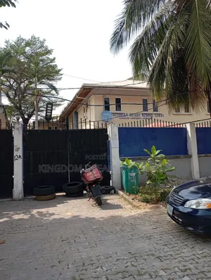 4bdrm House in Lekki Phase 1 for sale