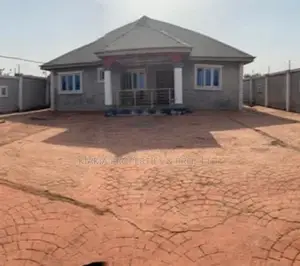 4bdrm Bungalow in Adeleye Estate, Iwo Road for sale