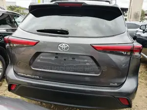Toyota Highlander XLE 2022 Gray
