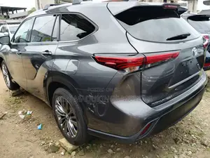 Toyota Highlander XLE 2022 Gray