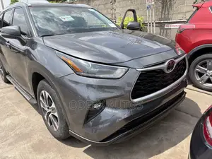 Toyota Highlander XLE 2021 Gray