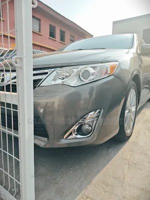 Toyota Camry XLE V6 4dr Sedan (3.5L 6cyl 6A) 2013 Gray