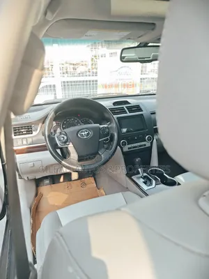 Toyota Camry XLE V6 4dr Sedan (3.5L 6cyl 6A) 2013 Gray