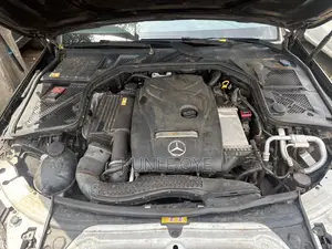 Mercedes-Benz C300 Luxury 4dr AWD 4Matic Sedan (2.0L 4cyl 7A) 2015