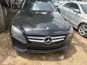 Mercedes-Benz C300 Luxury 4dr AWD 4Matic Sedan (2.0L 4cyl 7A) 2015