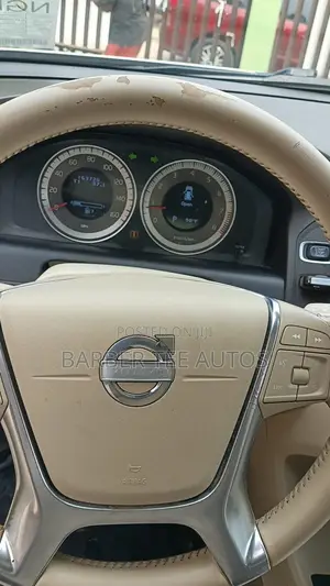 Volvo XC60 2012 Gold