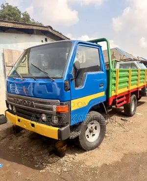 Toyota Dyna 150 Normal Hand Old Model Rigid Truck