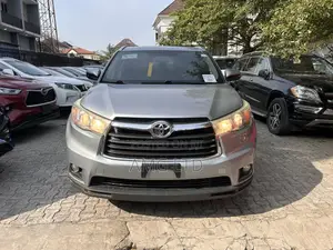 Toyota Highlander XLE 4dr SUV AWD (3.5L 6cyl 6A) 2015 Silver