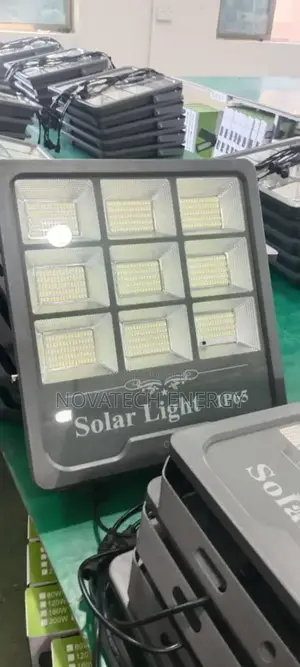 900w Quality Solar Powered Led Floodlight, Cast Body