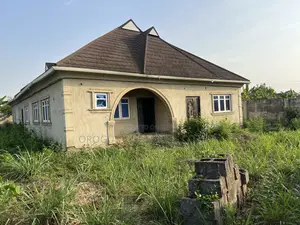 4bdrm Apartment in Seminary, Ife for sale