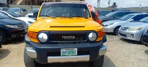 Toyota FJ Cruiser 4x4 Automatic 2009 Yellow
