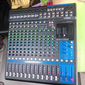 Yamaha Professional Mixer Mg16xu