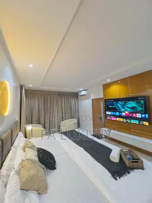 Modern 3-Bed in Vi: Ensuite Rooms, Smart TVS 24/7 Power