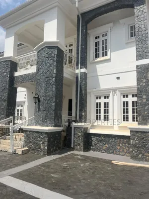 5bdrm Duplex in An Estate, Gwarinpa for sale