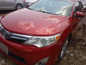 Toyota Camry XLE 4dr Sedan (2.5L 4cyl 6A) 2013 Red