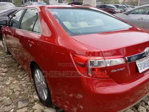 Toyota Camry XLE 4dr Sedan (2.5L 4cyl 6A) 2013 Red