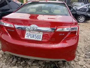 Toyota Camry XLE 4dr Sedan (2.5L 4cyl 6A) 2013 Red