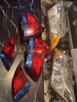 Toyota Venza Head Light