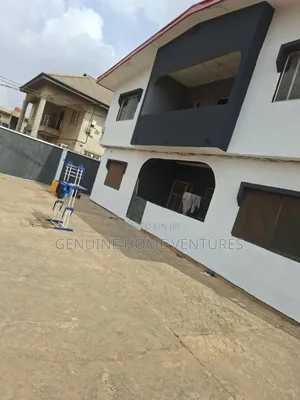 12bdrm Block of Flats in Baruwa for sale