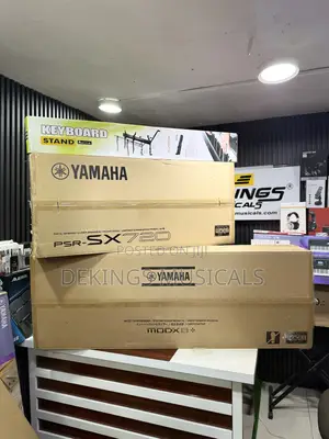 Yamaha PSR Sx720 Keyboard Synthesizer