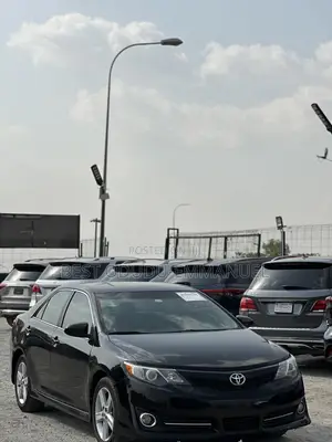Toyota Camry SE 4dr Sedan (2.5L 4cyl 6A) 2013 Black