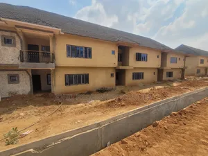 4bdrm Duplex in Admiralty Estate for sale