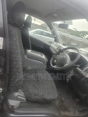 Toyota HiAce 2010